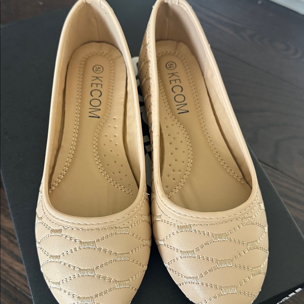 Brand new women’s ballet flats shoes slip on